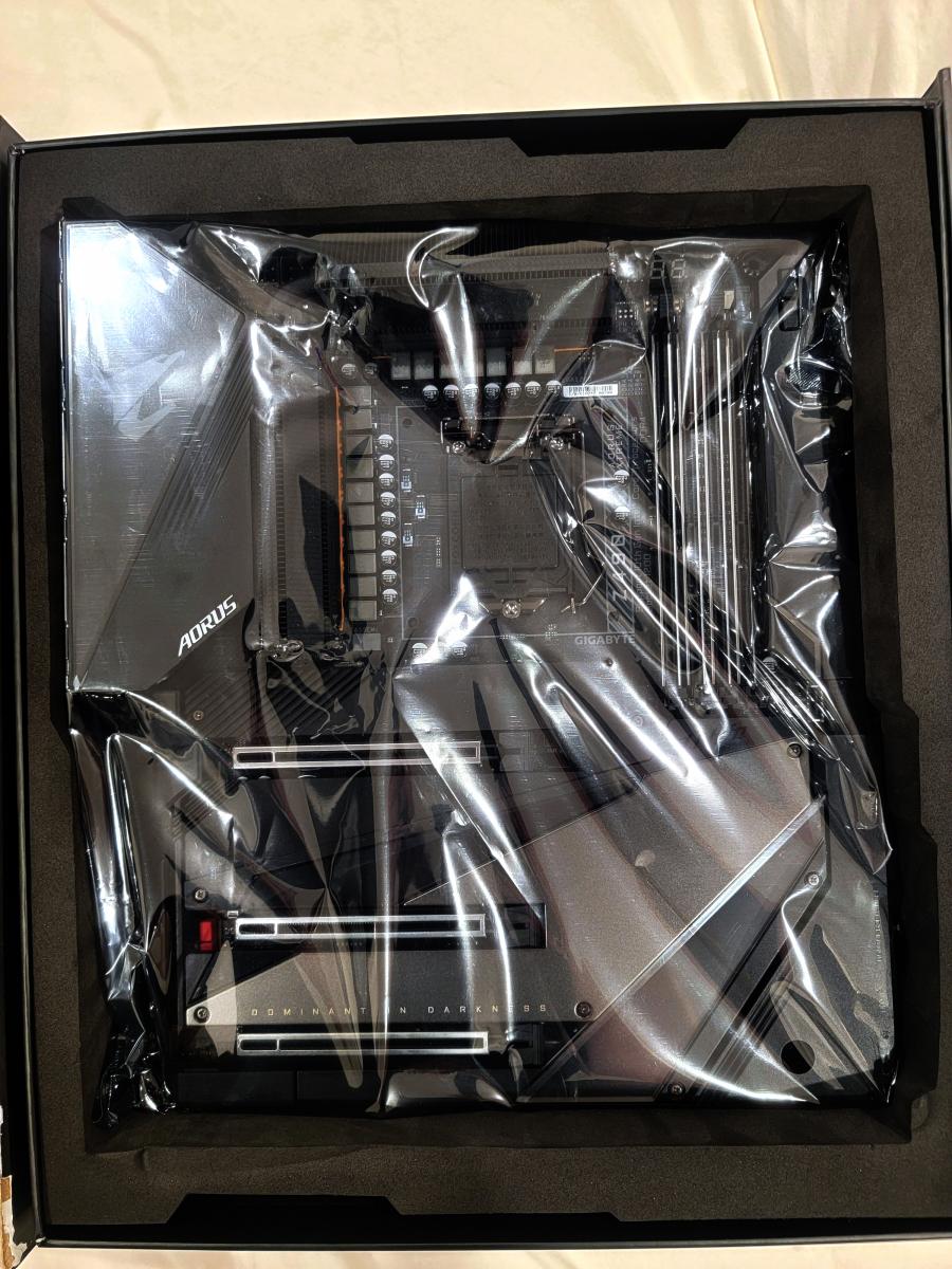For sale Gigabyte AORUS Z490 Xtreme, with onboard 10GbE and Thunderbolt 3