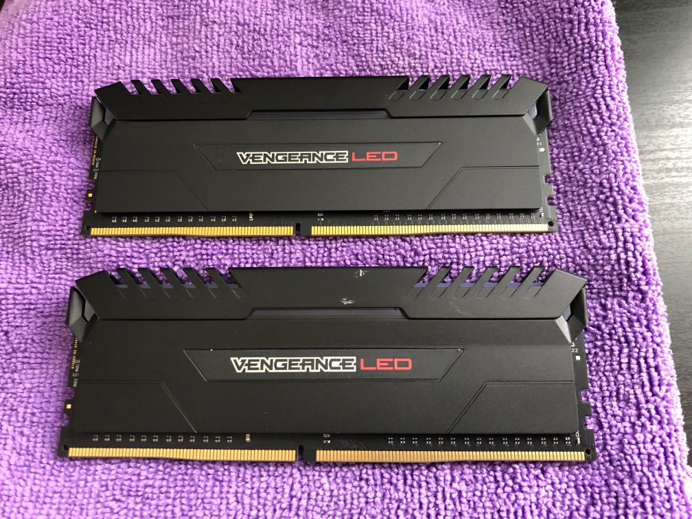 For sale VENGEANCE® LED 16GB (2 x 8GB) DDR4 DRAM 3200MHz C16 RED