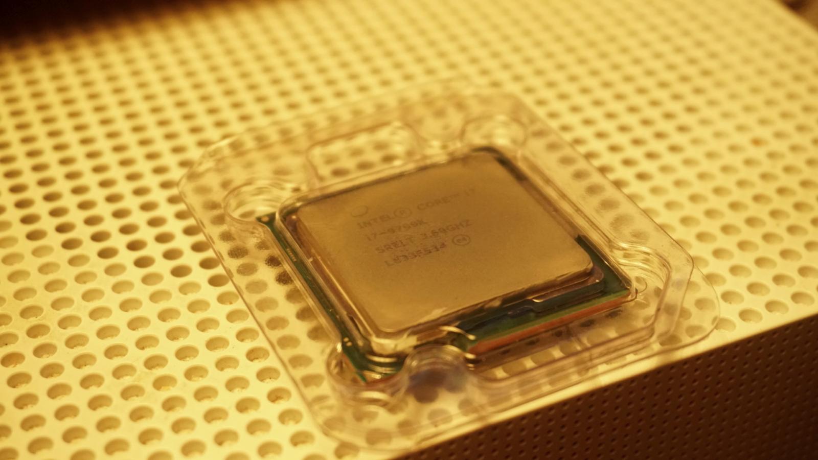 For sale Intel i7-9700k (New)