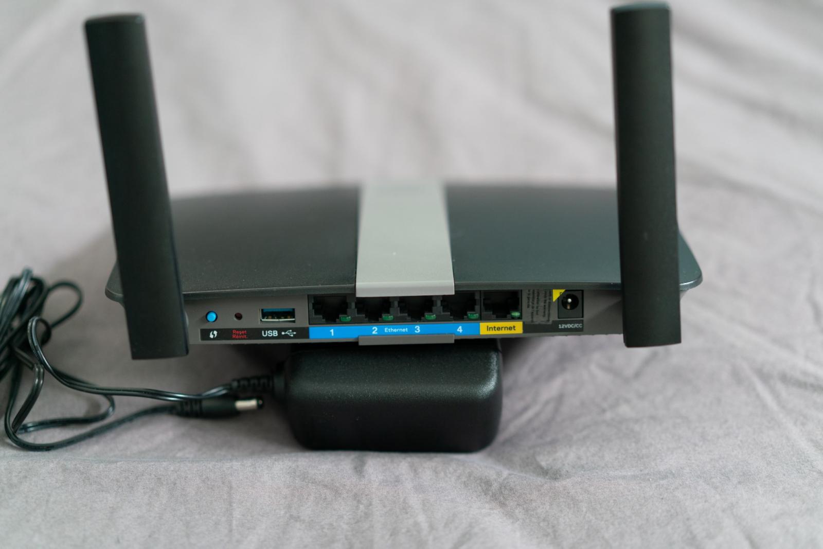 Photo of Linksys EA6350 WiFi router running OpenWrt