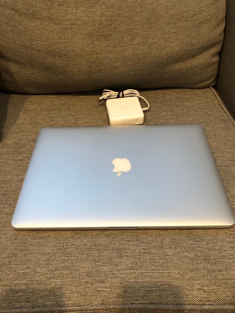 For sale Like new 2015 MacBook Pro 15” w/2.2Ghz i7, 512GB SSD, 16GB Memory + Software,